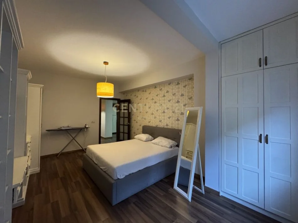 Tirane, jepet me qera apartament 1+1 Kati 2, 71 m² 500 € (Rruga Bardhyl)