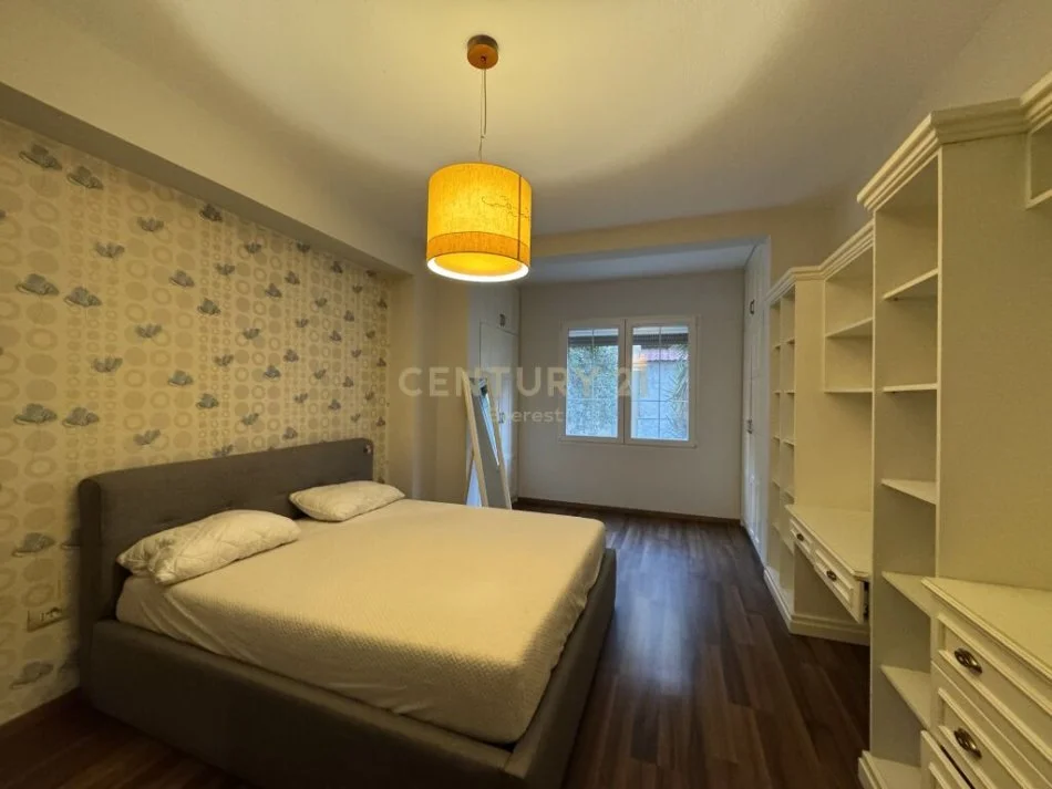 Tirane, jepet me qera apartament 1+1 Kati 2, 71 m² 500 € (Rruga Bardhyl)