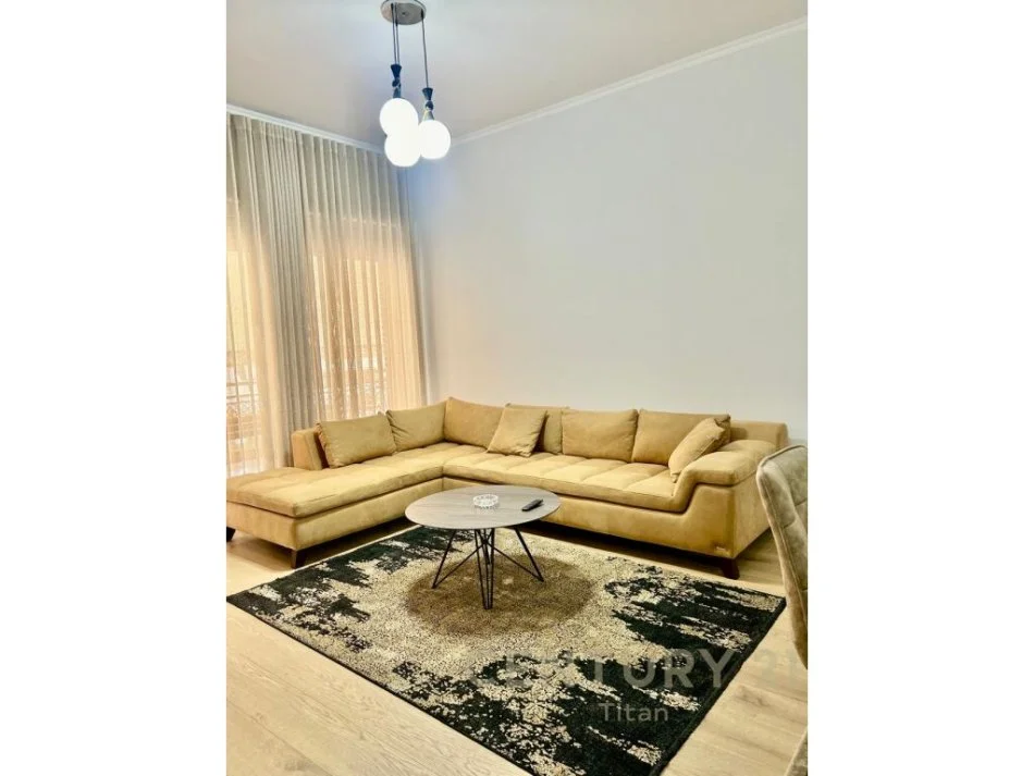 Tirane, jepet me qera apartament 2+1+Ballkon Kati 4, 126 m² 1.500 € (Kompleksi Deliorgji)