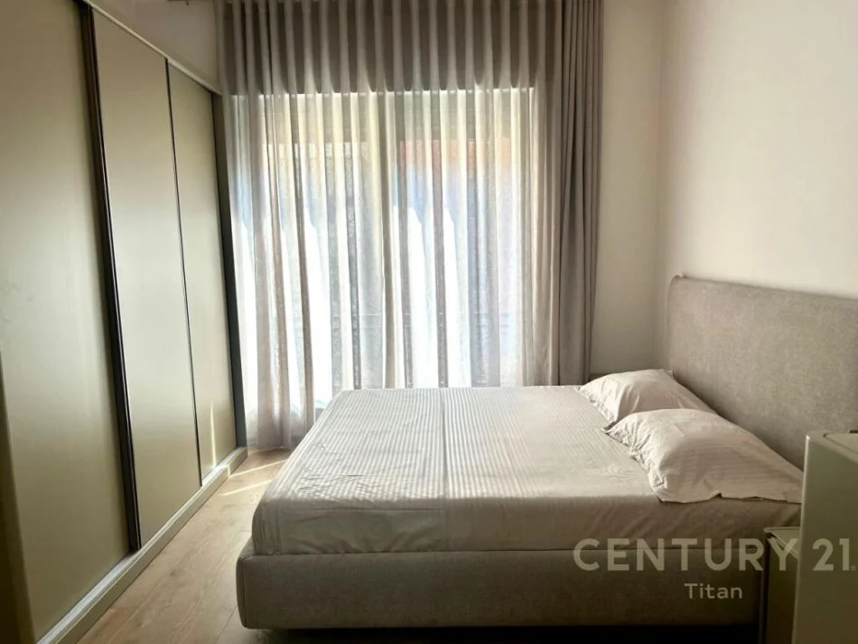 Tirane, jepet me qera apartament 2+1+Ballkon Kati 4, 126 m² 1.500 € (Kompleksi Deliorgji)