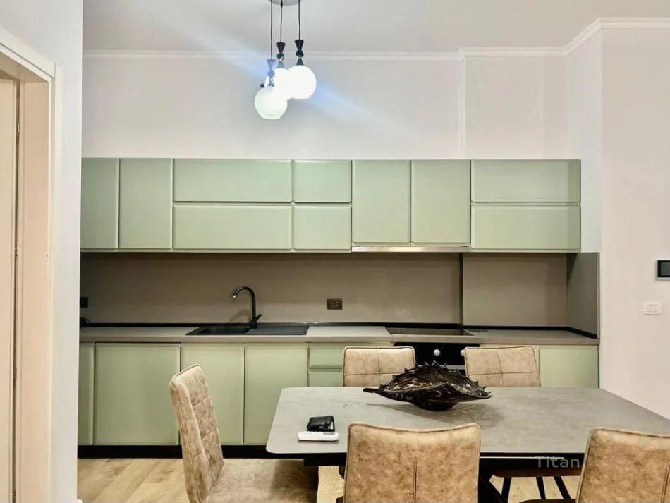 Tirane, jepet me qera apartament 2+1+Ballkon Kati 4, 126 m² 1.500 € (Kompleksi Deliorgji)