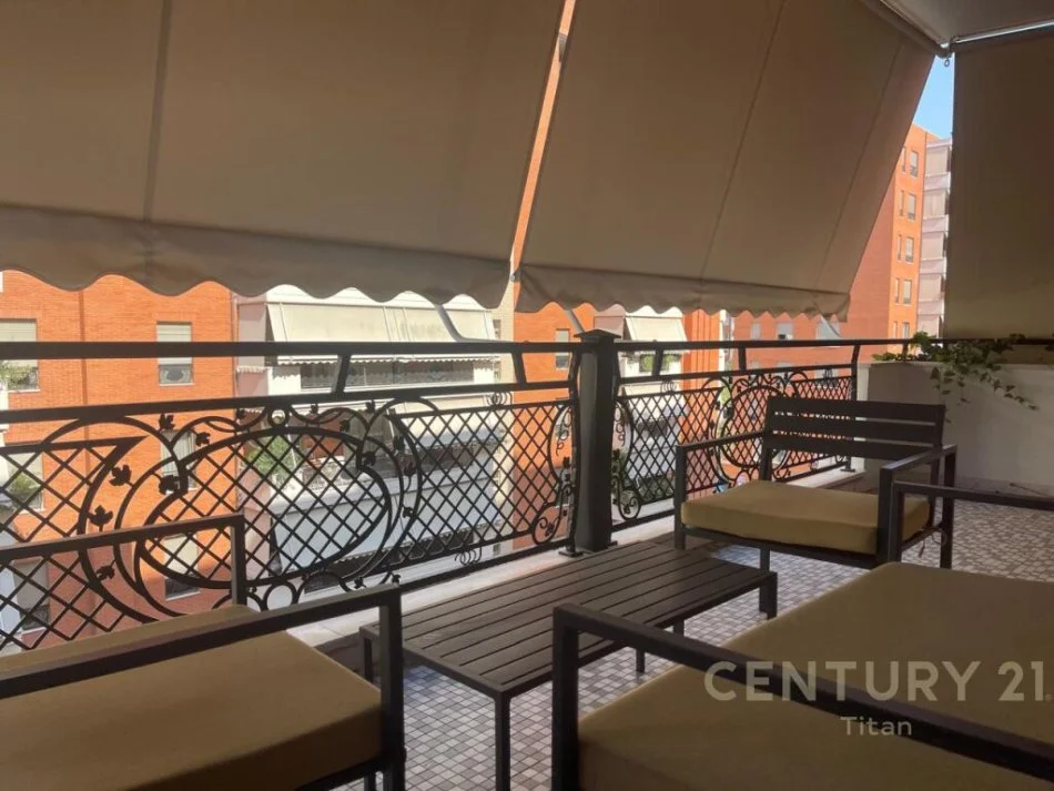 Tirane, jepet me qera apartament 2+1+Ballkon Kati 4, 126 m² 1.500 € (Kompleksi Deliorgji)