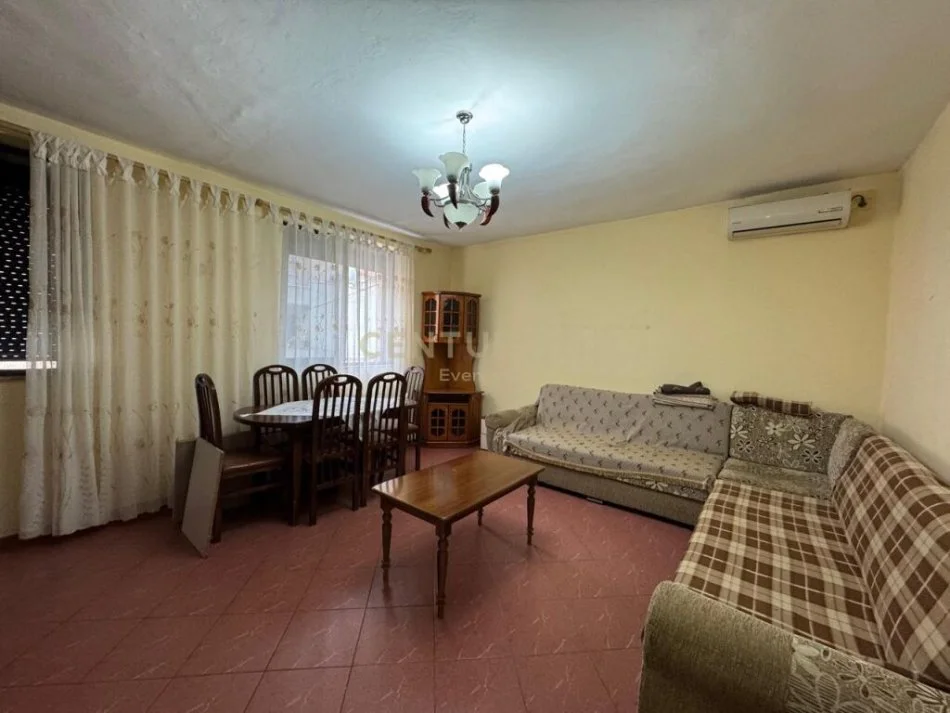 Tirane, jepet me qera apartament 1+1 Kati 2, 60 m² 500 € (Qender)