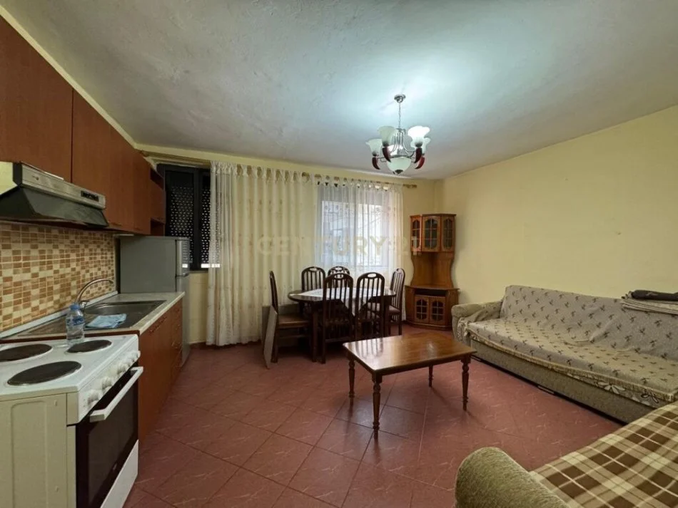 Tirane, jepet me qera apartament 1+1 Kati 2, 60 m² 500 € (Qender)