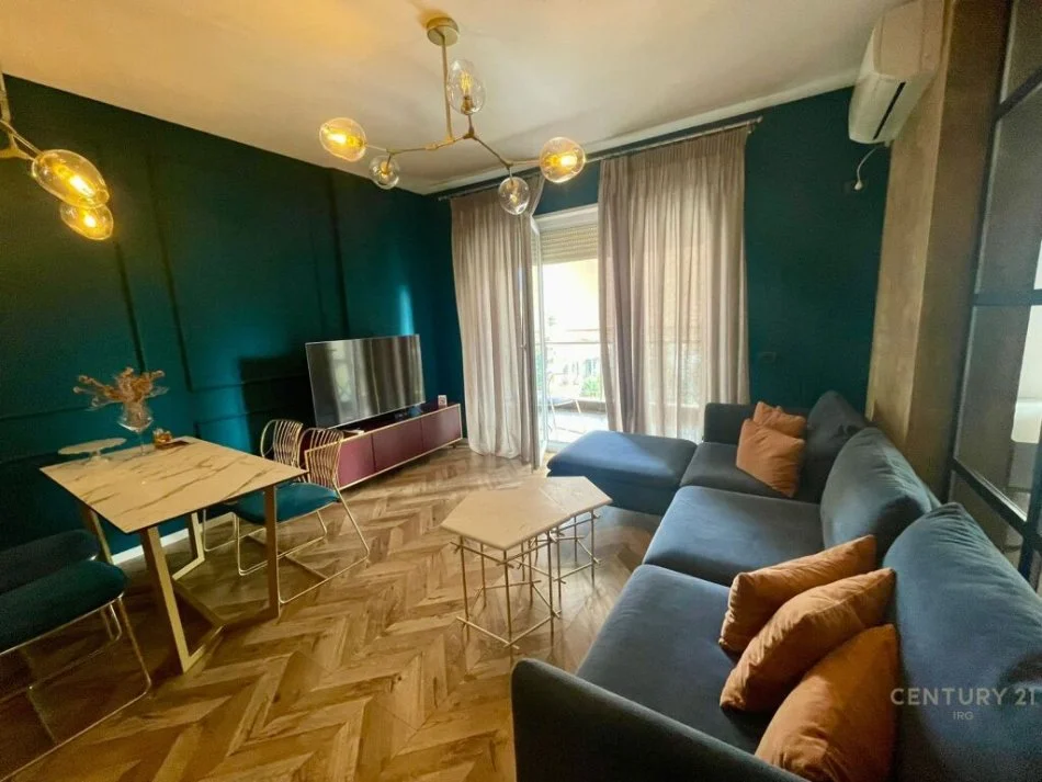 Tirane, jepet me qera 1+1+Aneks+Ballkon Kati 6, 70 m² 700 € 