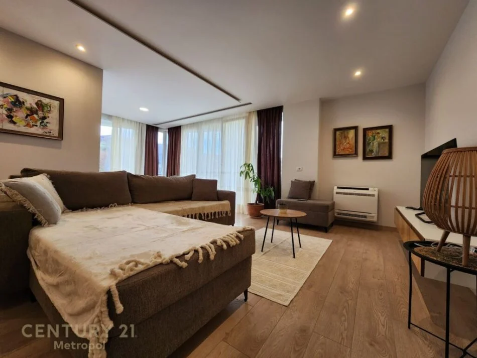 Tirane, jepet me qera apartament 3+1+Ballkon Kati 3, 143 m² 900 € (kopshti zoologjik)