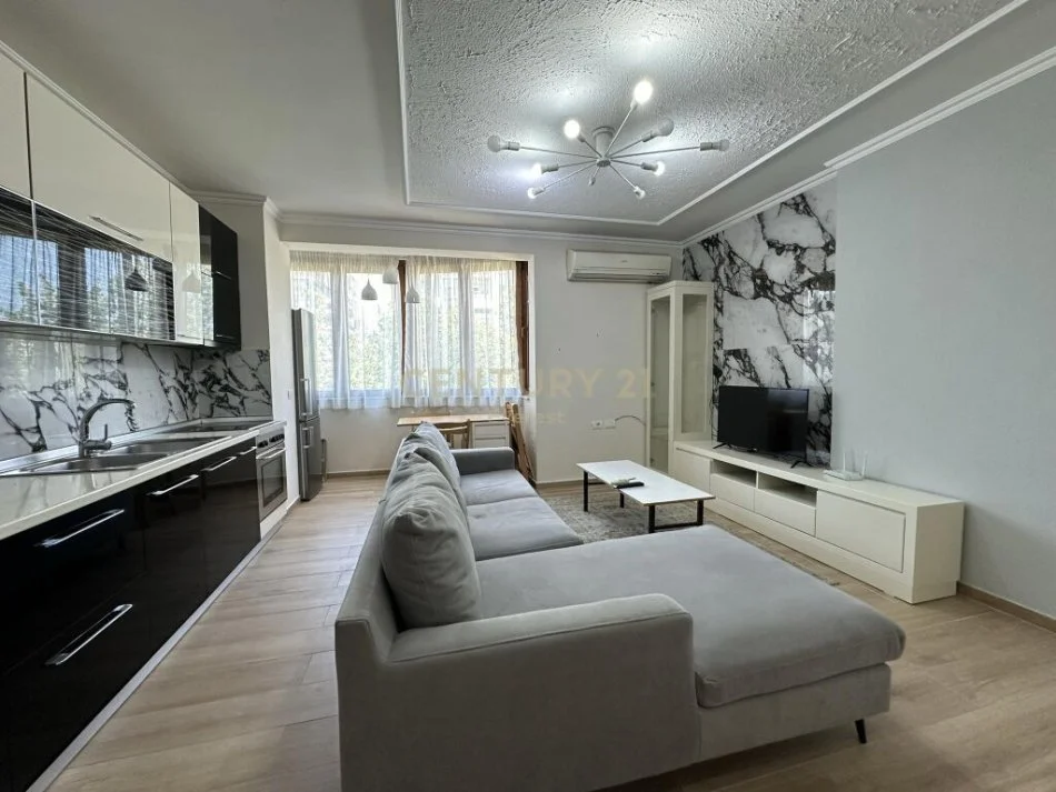 Tirane, jepet me qera apartament 2+1 Kati 3, 73 m² 600 € (Ish Fusha e Aviacionit)