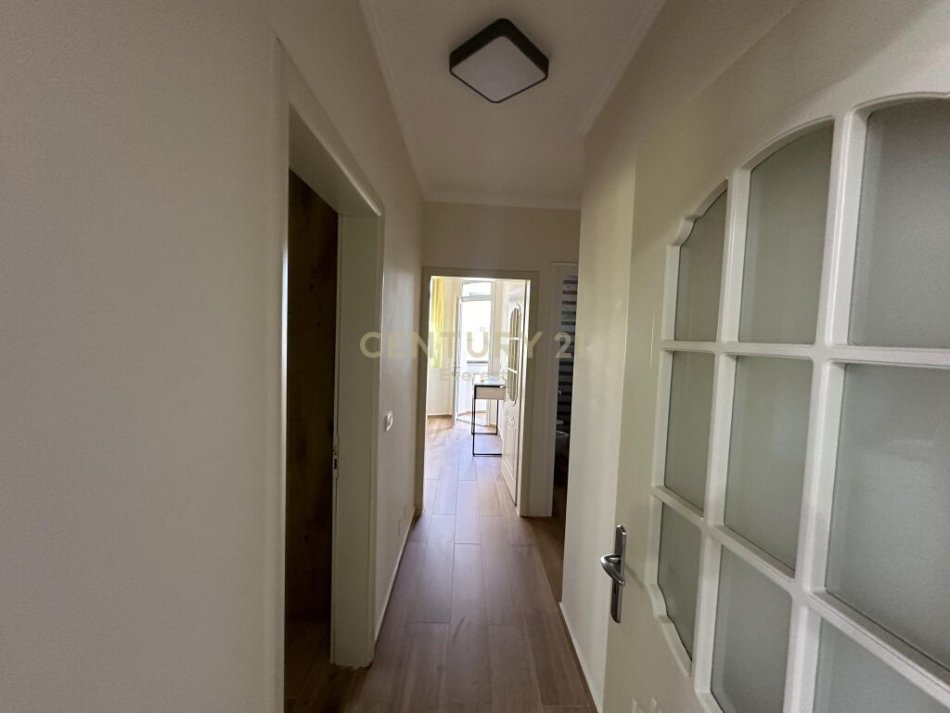 Tirane, jepet me qera apartament 2+1 Kati 3, 80 m² 600 € (ish fusha e aviacionit)