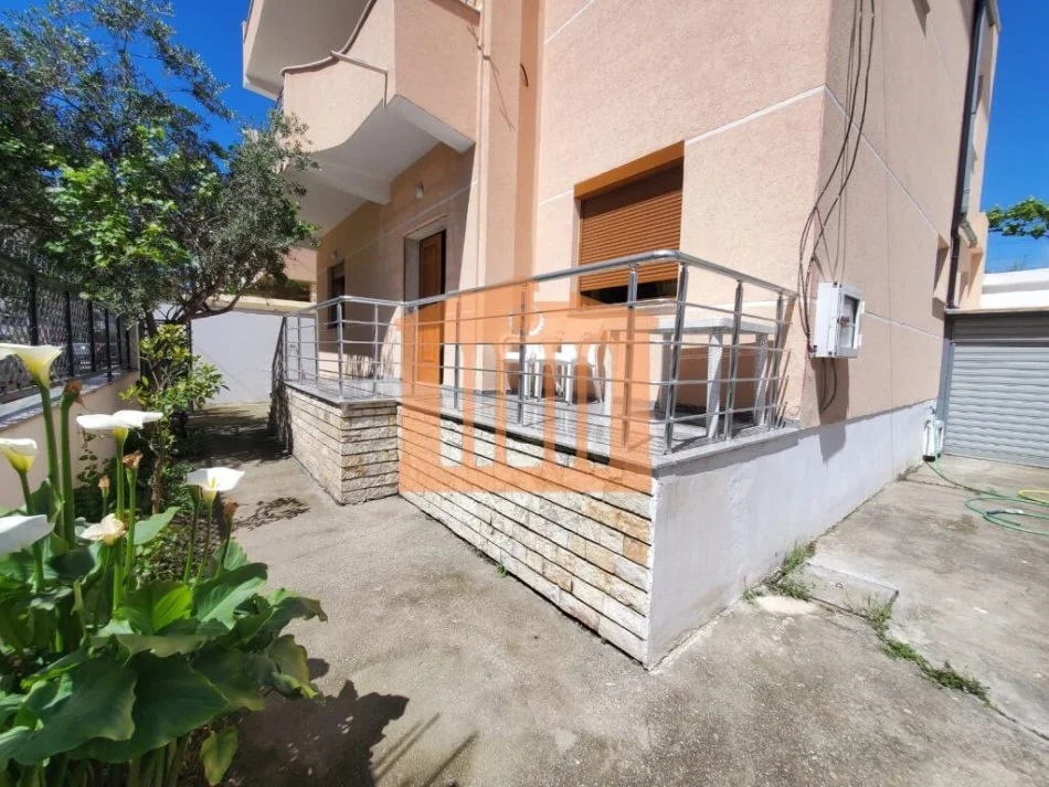 APARTAMENT 1+1 PRANE STADIUMIT DURRES, PER QIRA!