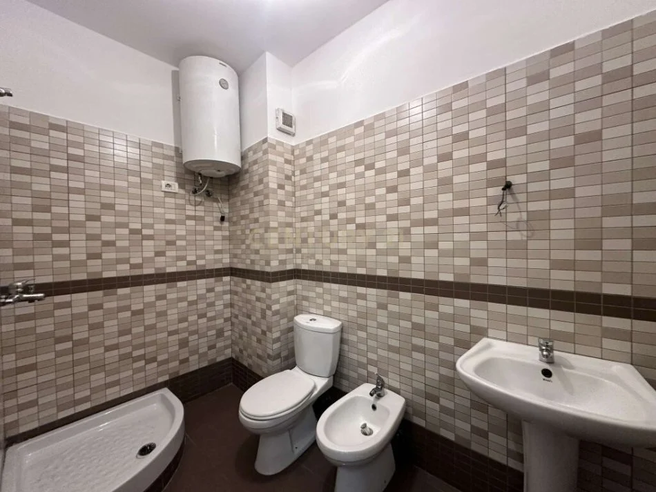 Tirane, shitet Kati 1, 115 m² 260.000 € (tek Selvia)