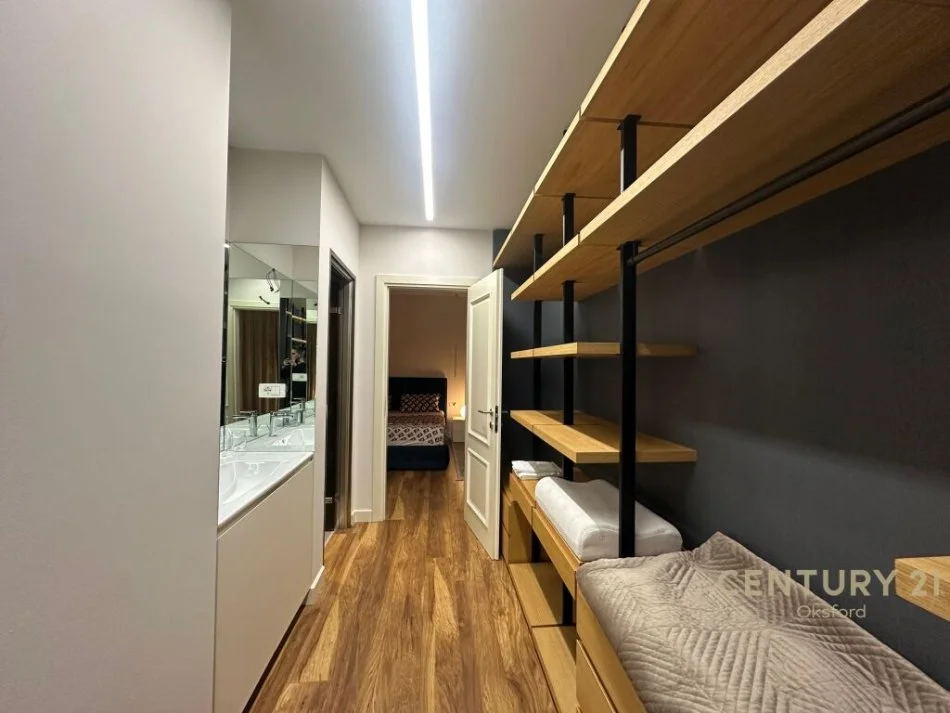 Tirane, jepet me qera apartament 2+1 Kati 11, 138 m² 1.800 € (Bllok)