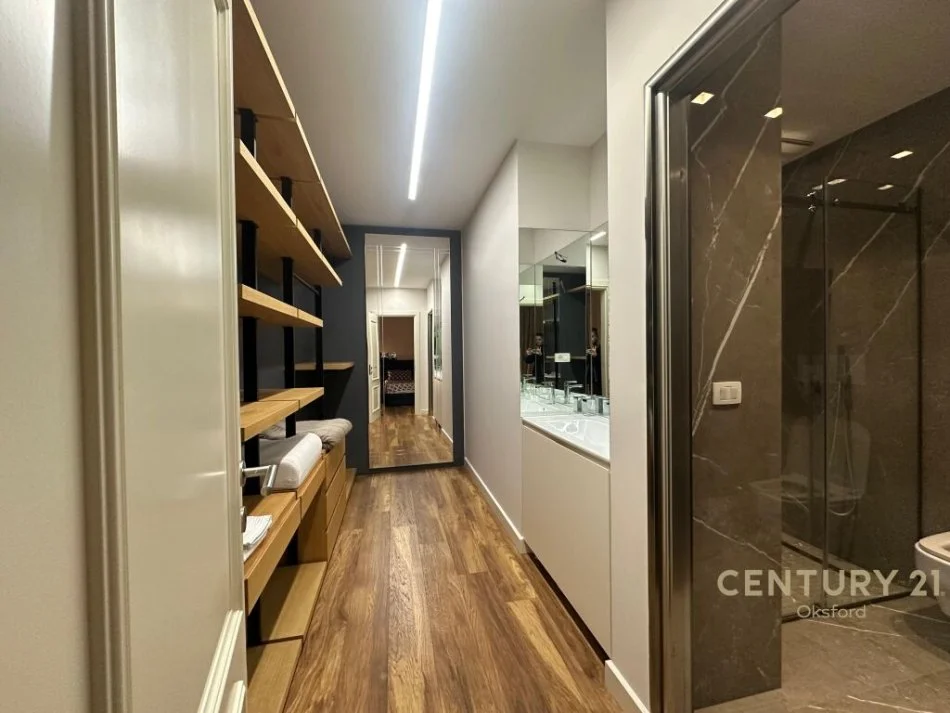 Tirane, jepet me qera apartament 2+1 Kati 11, 138 m² 1.800 € (Bllok)