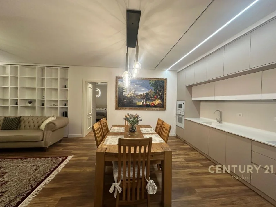 Tirane, jepet me qera apartament 2+1 Kati 11, 138 m² 1.800 € (Bllok)