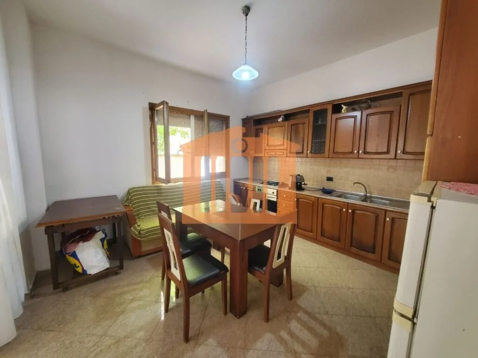 APARTAMENT 1+1 PRANE STADIUMIT DURRES, PER QIRA!