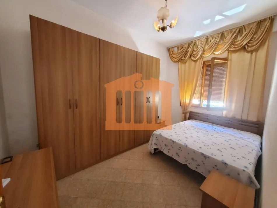 APARTAMENT 1+1 PRANE STADIUMIT DURRES, PER QIRA!