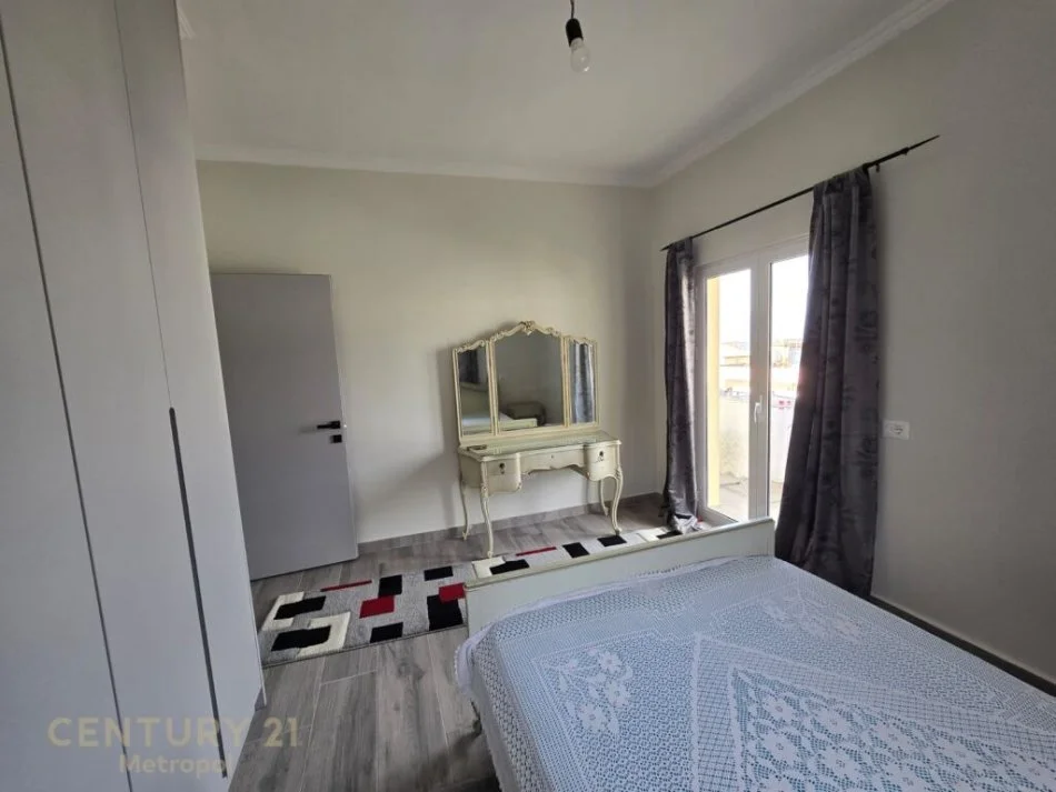 Tirane, jepet me qera shtepi 2+1+Ballkon Kati 3, 93 m² 500 € (shkoze rruga filip shiroka)