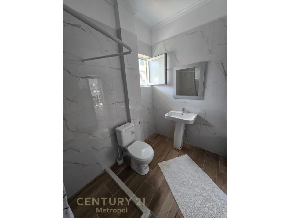 Tirane, jepet me qera shtepi 2+1+Ballkon Kati 3, 93 m² 500 € (shkoze rruga filip shiroka)