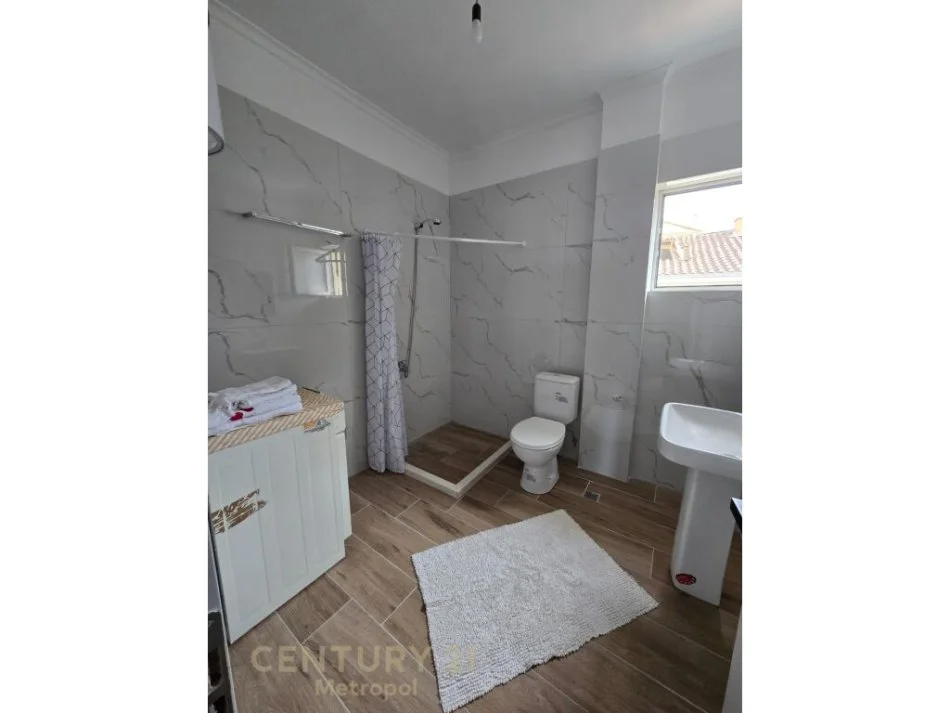 Tirane, jepet me qera shtepi 2+1+Ballkon Kati 3, 93 m² 500 € (shkoze rruga filip shiroka)