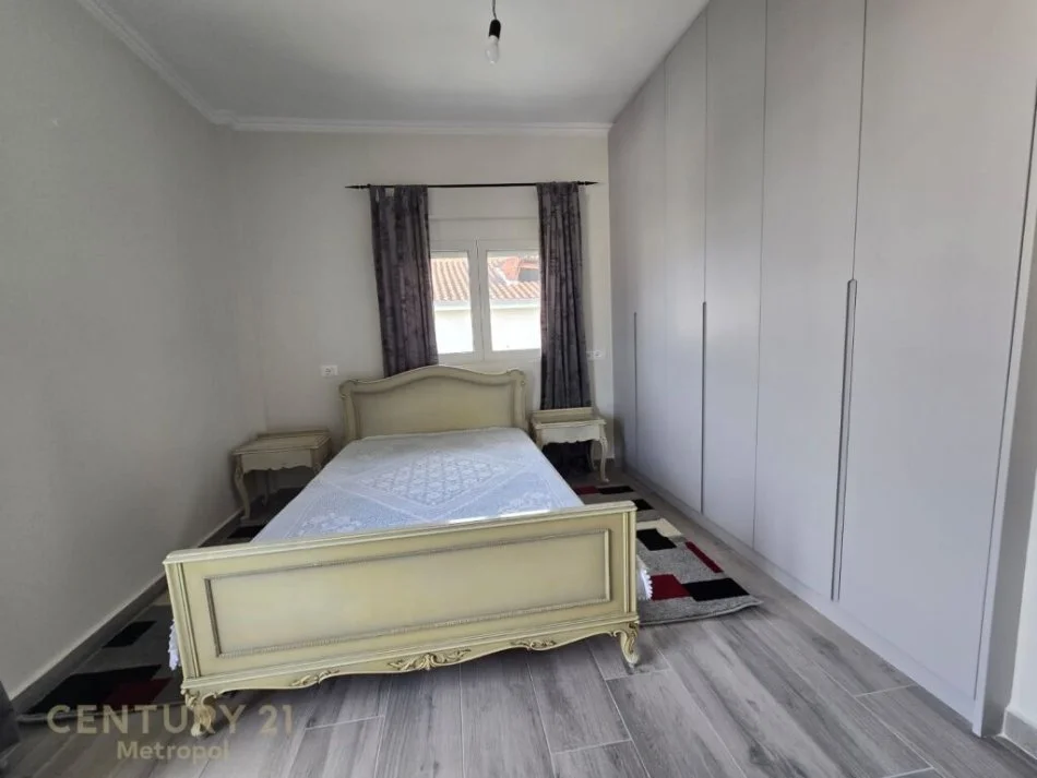 Tirane, jepet me qera shtepi 2+1+Ballkon Kati 3, 93 m² 500 € (shkoze rruga filip shiroka)