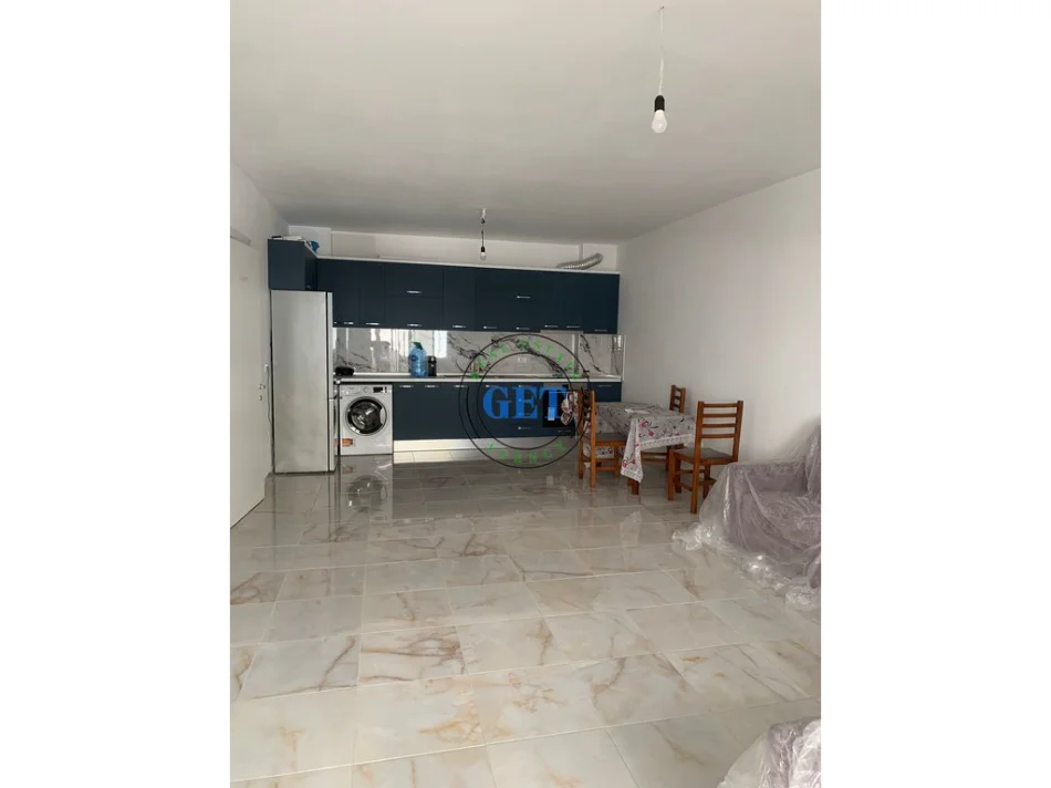 Durres, jepet me qera apartament 1+1+Ballkon Kati 3, 75 m² 350 € (plazh)