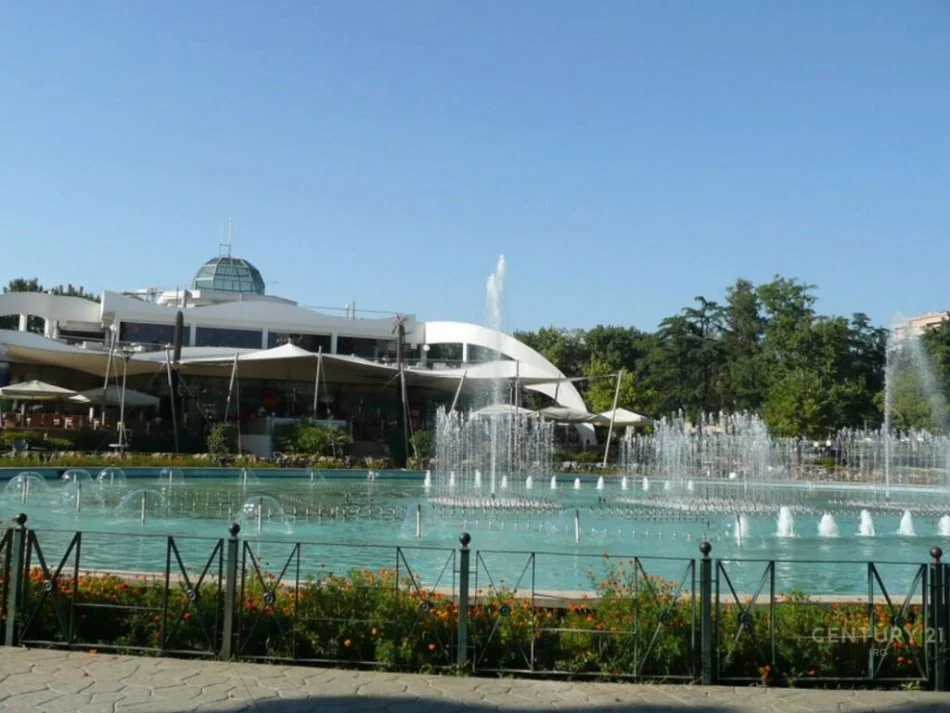 Apartament me qera, Kati 4, 76 m²     Çmimi: 575 euro/muaj.     (Rr. Reshit Collaku Tirana Albania)