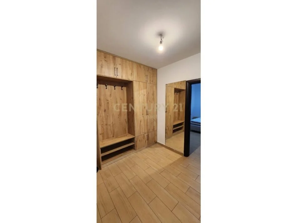 Tirane, jap me qera apartament 1+1+Ballkon Kati 4, 74 m² 400 € 