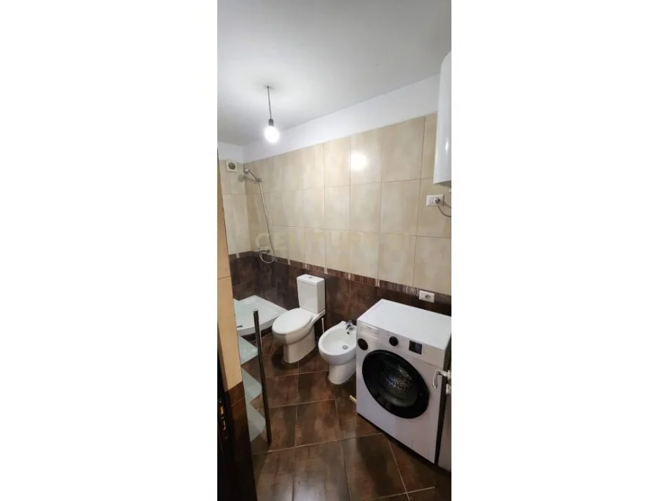 Tirane, jap me qera apartament 1+1+Ballkon Kati 4, 74 m² 400 € 