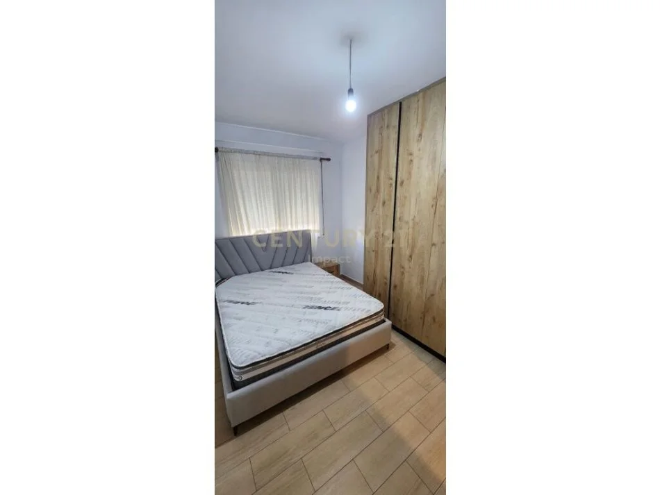 Tirane, jap me qera apartament 1+1+Ballkon Kati 4, 74 m² 400 € 