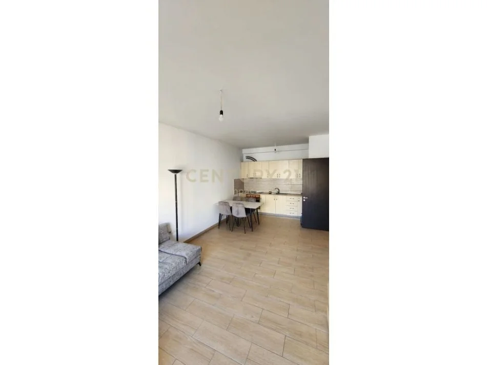 Tirane, jap me qera apartament 1+1+Ballkon Kati 4, 74 m² 400 € 