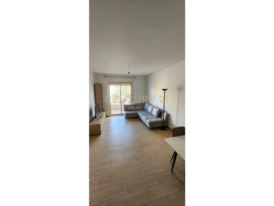 Tirane, jap me qera apartament 1+1+Ballkon Kati 4, 74 m² 400 € 