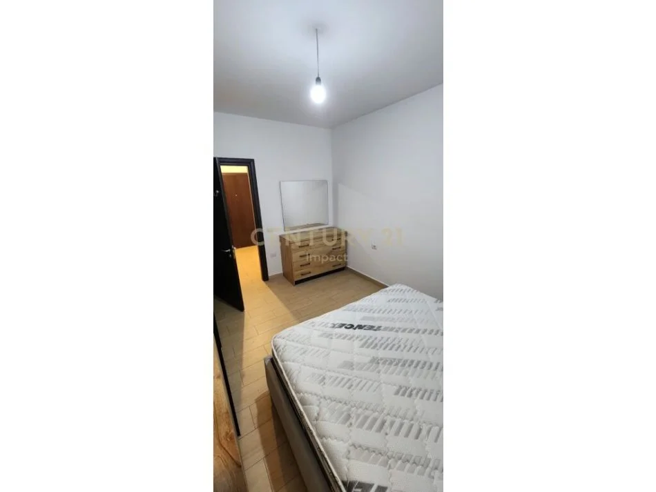 Tirane, jap me qera apartament 1+1+Ballkon Kati 4, 74 m² 400 € 