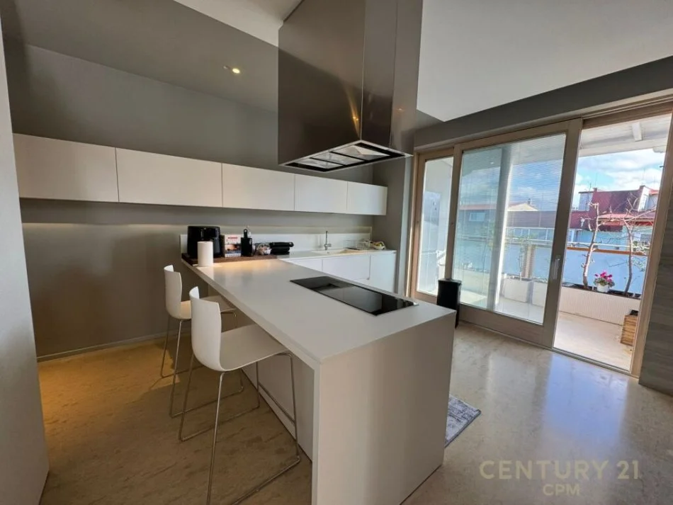 Tirane, shes 4+1 , 350 m² 650.000 € (rruga kodra e diellit)