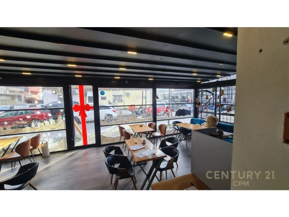 Tirane, shitet lokal Kati 0, 141 m² 50.000 € (PRANE PAZARIT TE RI)