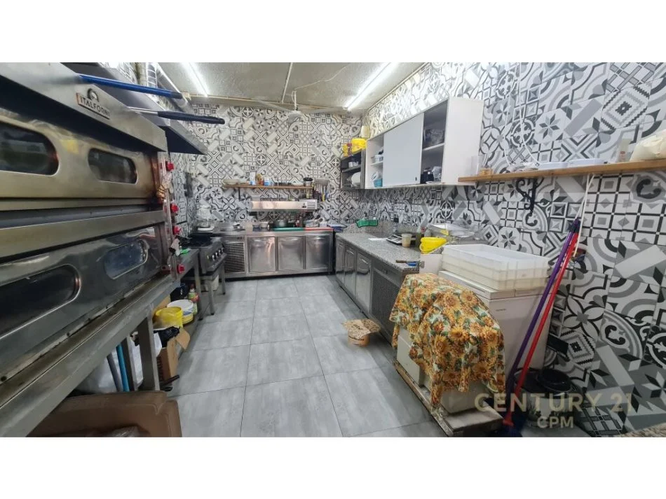 Tirane, shitet lokal Kati 0, 141 m² 50.000 € (PRANE PAZARIT TE RI)