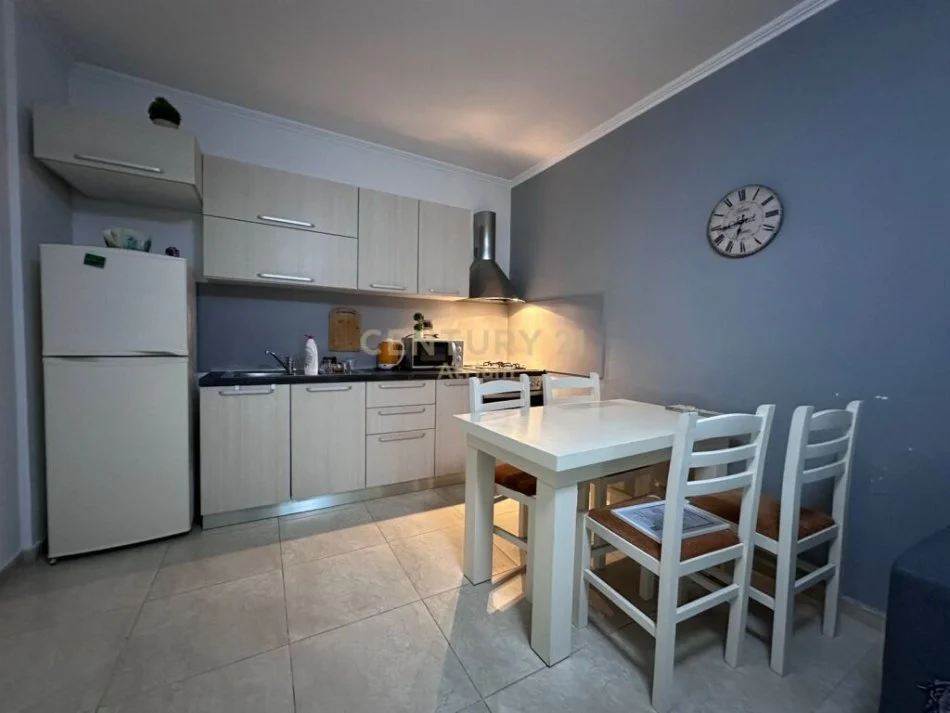 Tirane, jepet me qera apartament 1+1 Kati 0, 60 m² 500 € (Rruga e Kavajes)