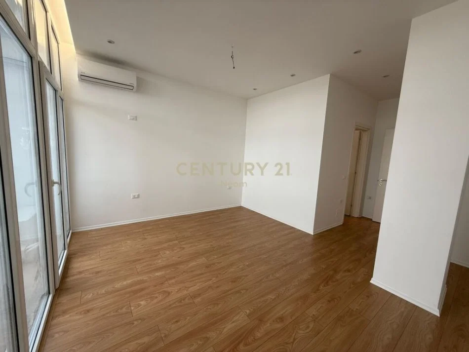 Tirane, shitet apartament 2+1 Kati 3, 126 m² 340.000 € (Komuna e Parisit)