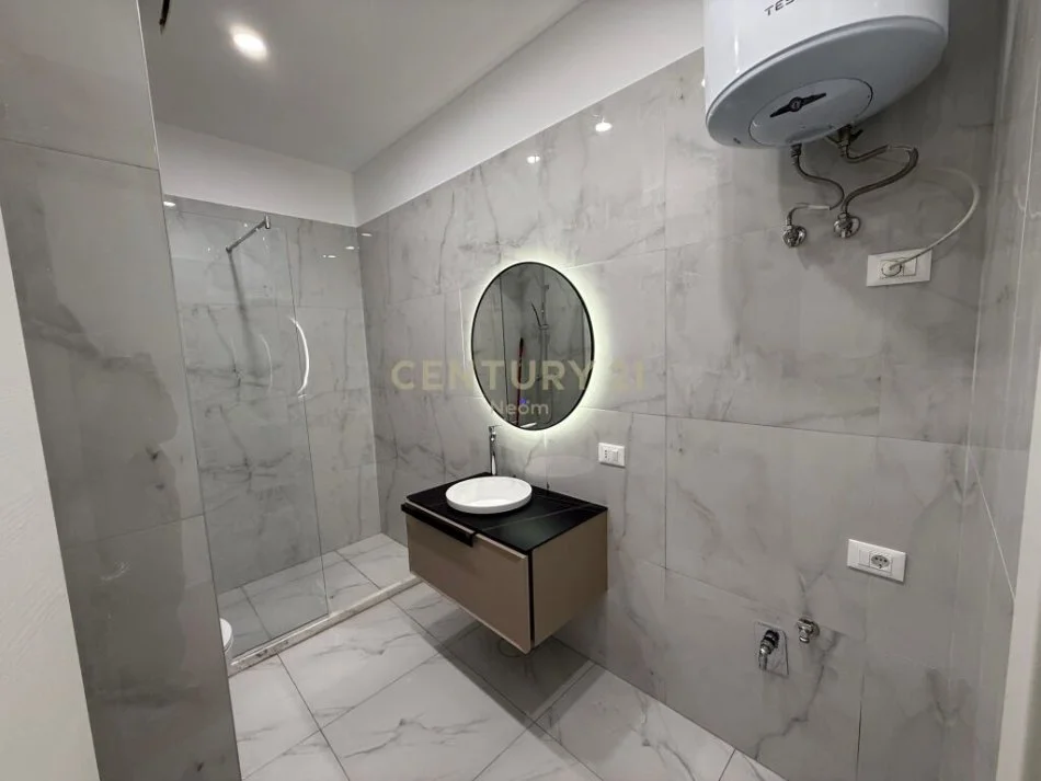 Tirane, shitet apartament 2+1 Kati 3, 126 m² 340.000 € (Komuna e Parisit)