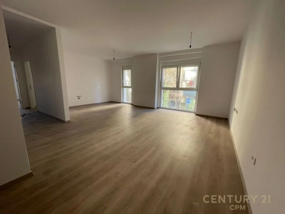 Tirane, jepet me qera ambjent biznesi Kati 1, 120 m² 1.300 € (Rruga Elbasanit)