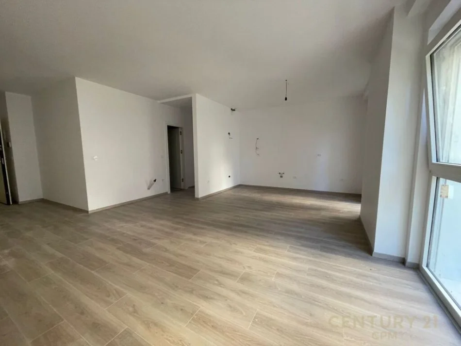 Tirane, jepet me qera ambjent biznesi Kati 1, 120 m² 1.300 € (Rruga Elbasanit)
