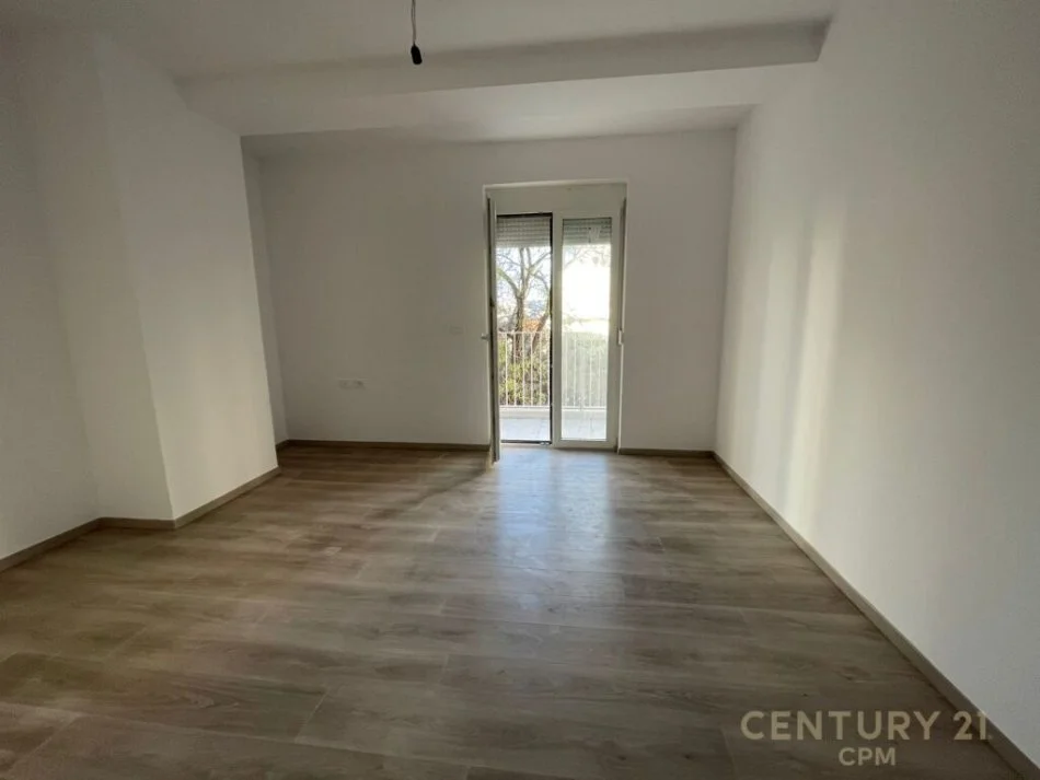 Tirane, jepet me qera ambjent biznesi Kati 1, 120 m² 1.300 € (Rruga Elbasanit)