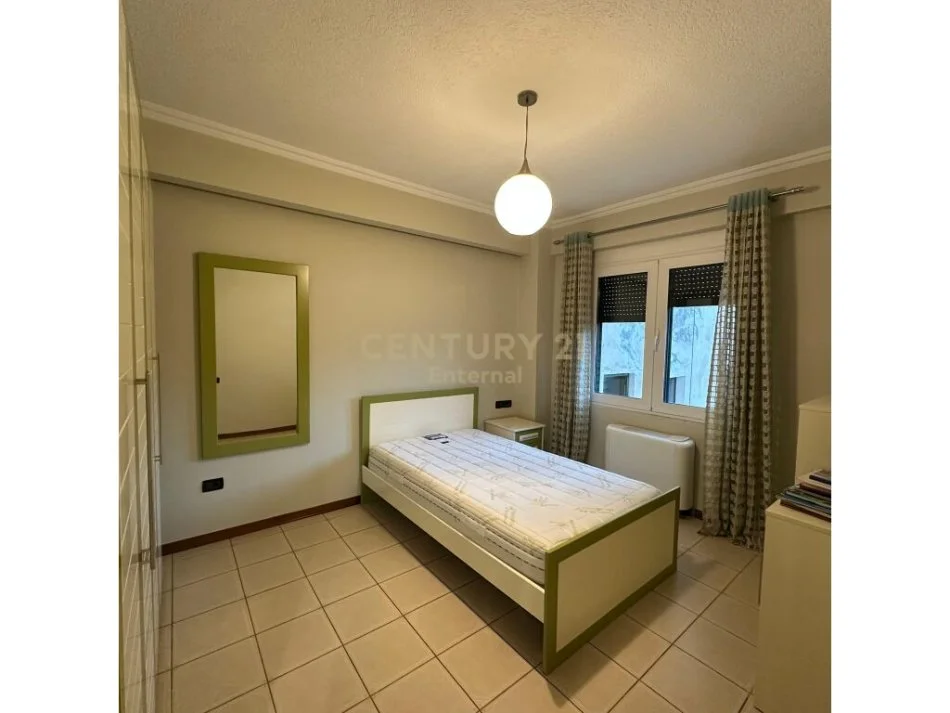 Tirane, jepet me qera apartament 3+1+Aneks Kati 1, 140 m² 1.800 € (Bllok)