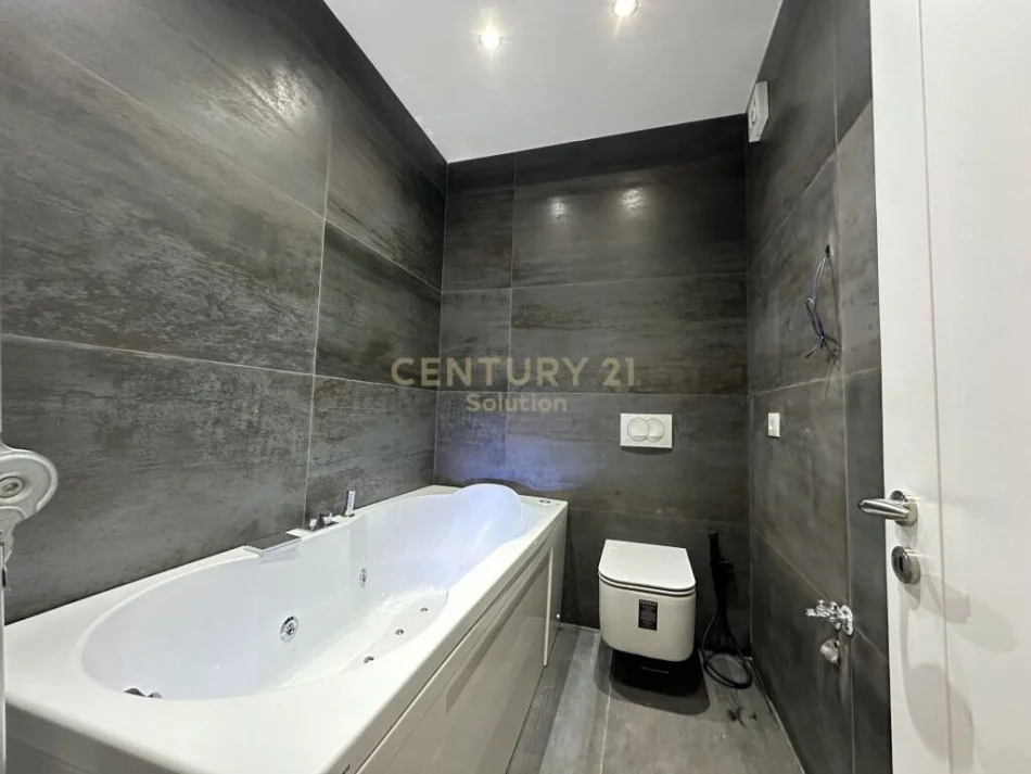 Tirane, jepet me qera apartament 2+1 Kati 3, 109 m² 600 € (Astir)