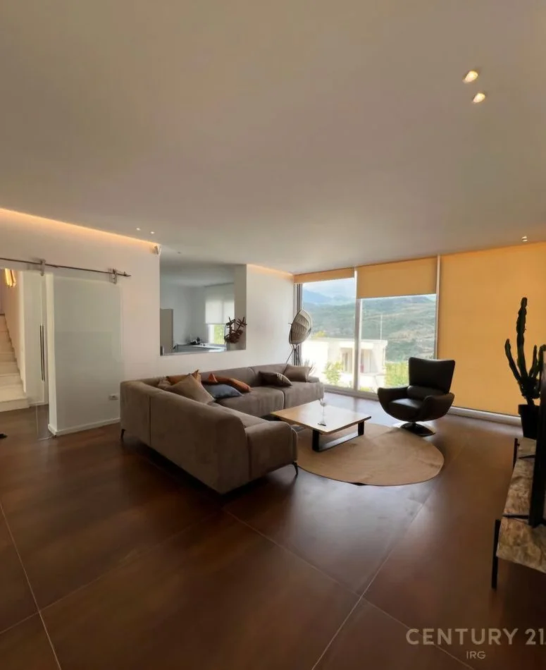 Tirane, jepet me qera Vile 4+1+Aneks+Ballkon Kati 3, 574 m² 2.000 € (Berzhite)