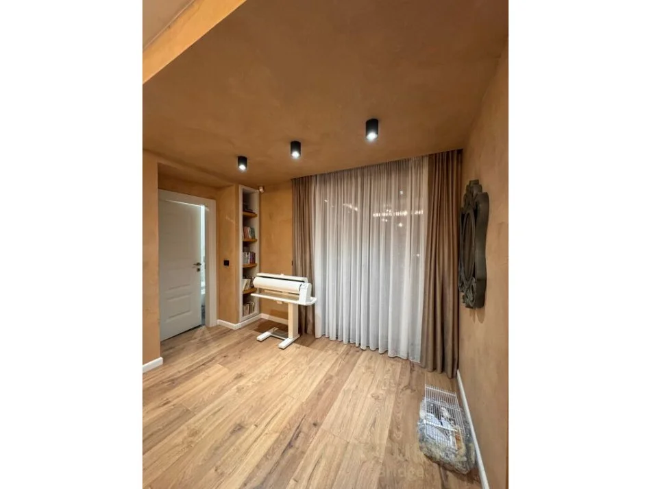 Vlore, shitet apartament 2+1+Aneks+Ballkon Kati 6, 240 m² 350.000 € 