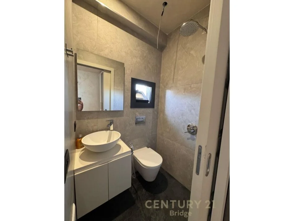 Vlore, shitet apartament 2+1+Aneks+Ballkon Kati 6, 240 m² 350.000 € 