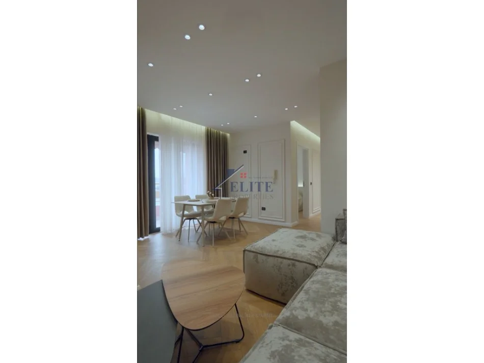 Tirane, shitet apartament 2+1+Ballkon , 101 m² 270.000 € 