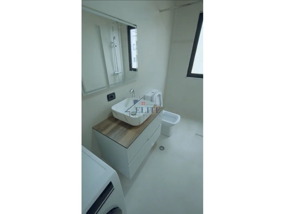 Tirane, shitet apartament 2+1+Ballkon , 101 m² 270.000 € 