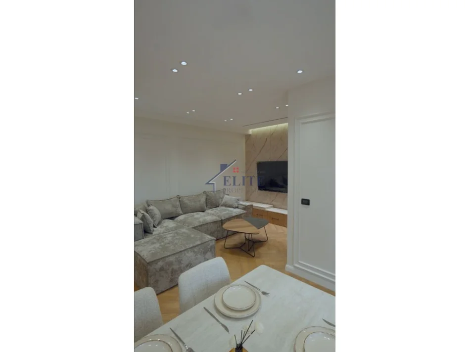 Tirane, shitet apartament 2+1+Ballkon , 101 m² 270.000 € 