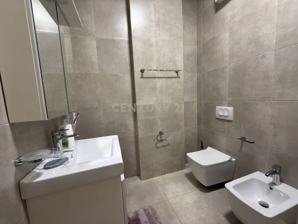 Tirane, shes apartament 2+1+Ballkon Kati 3, 101 m² 209.000 € (5 Maji)