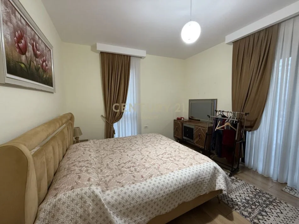 Tirane, shes apartament 2+1+Ballkon Kati 3, 101 m² 209.000 € (5 Maji)